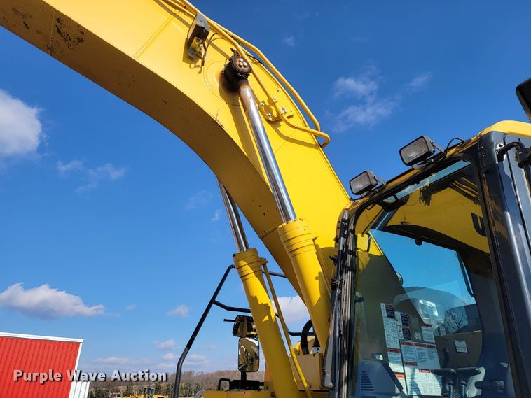 image for item KB9940 2018 Komatsu PC238USLC-11  excavator