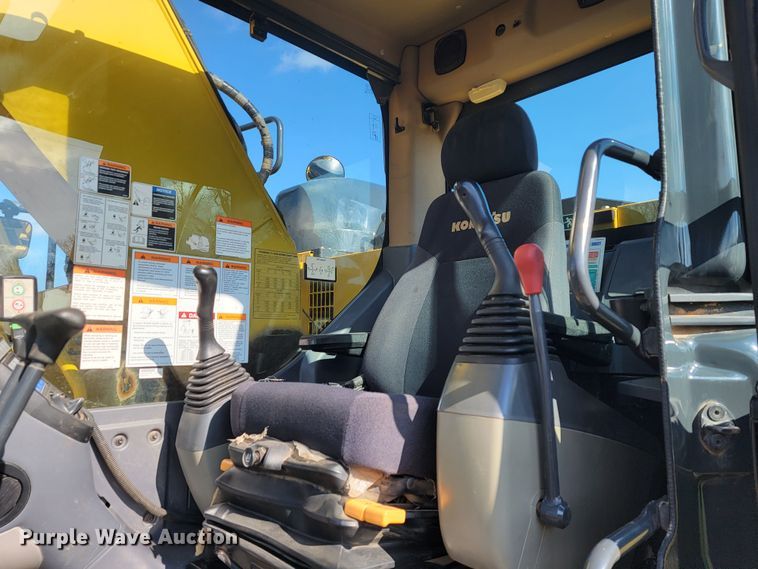 image for item KB9940 2018 Komatsu PC238USLC-11  excavator