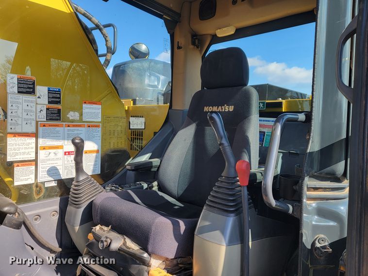 image for item KB9940 2018 Komatsu PC238USLC-11  excavator