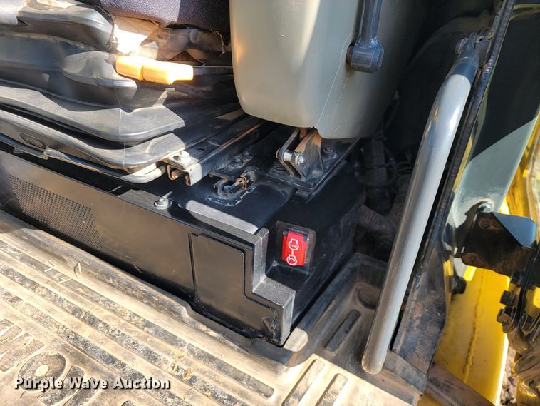 image for item KB9940 2018 Komatsu PC238USLC-11  excavator