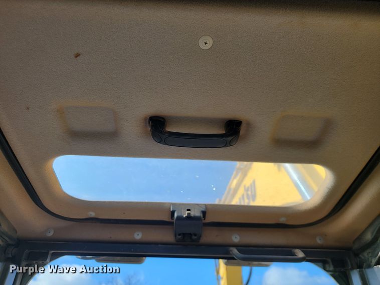 image for item KB9940 2018 Komatsu PC238USLC-11  excavator