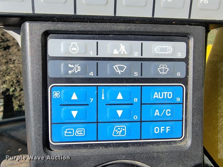 image for item KB9940 2018 Komatsu PC238USLC-11  excavator