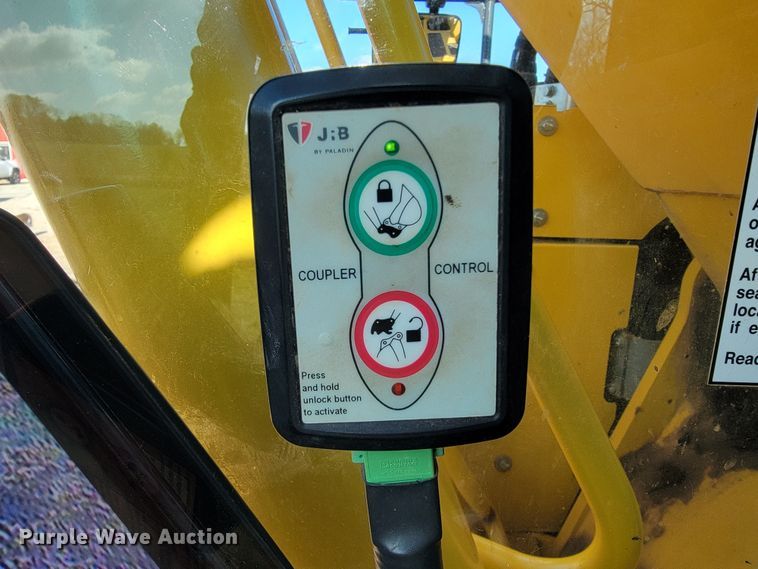 image for item KB9940 2018 Komatsu PC238USLC-11  excavator