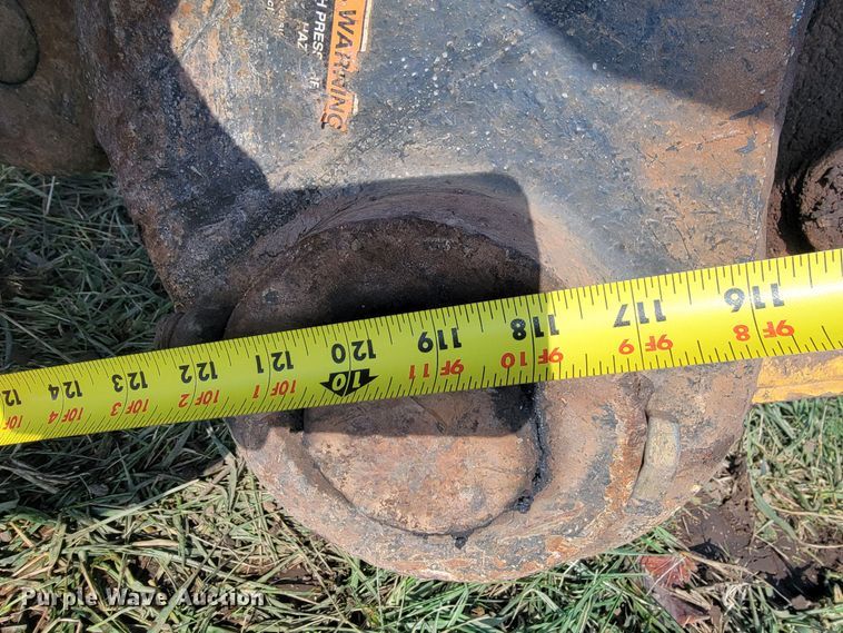 image for item KB9940 2018 Komatsu PC238USLC-11  excavator