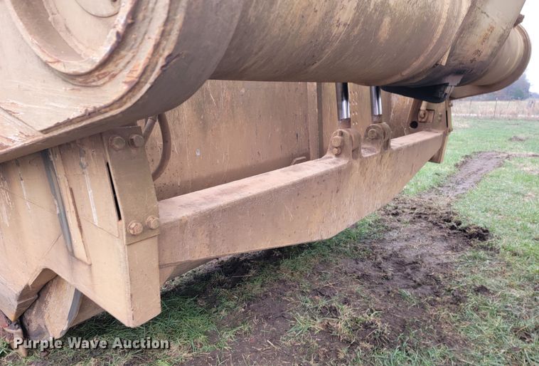 image for item KB9941 1985 Caterpillar 621B  conventional scraper