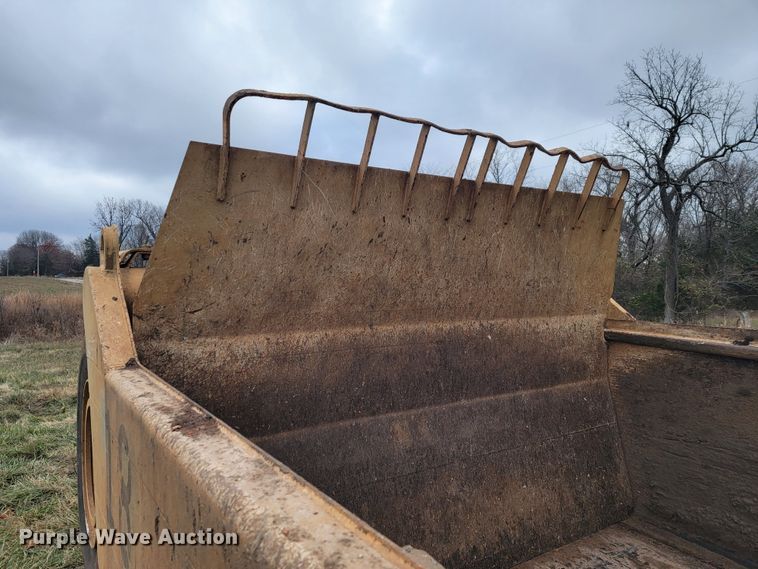 image for item KB9941 1985 Caterpillar 621B  conventional scraper