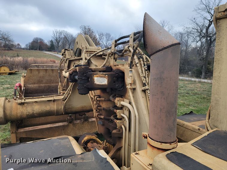 image for item KB9941 1985 Caterpillar 621B  conventional scraper