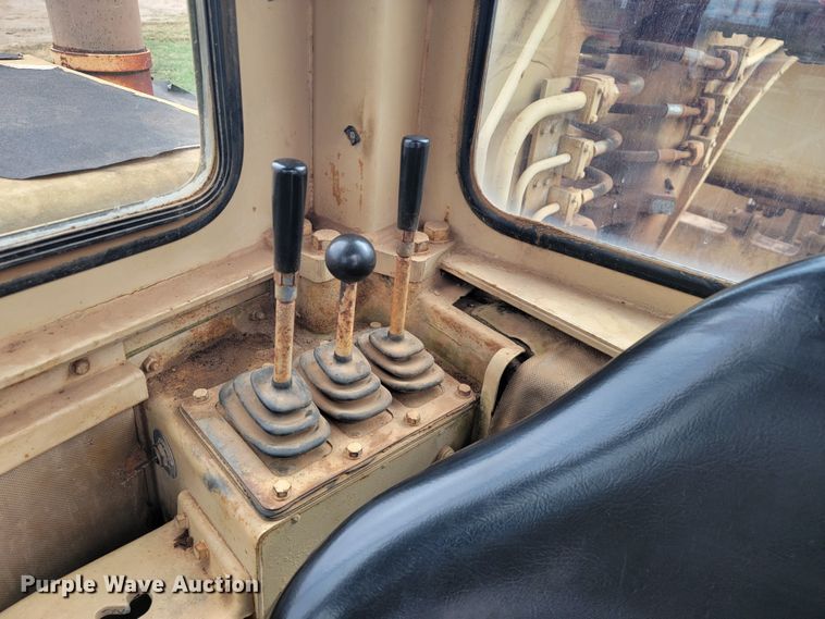 image for item KB9941 1985 Caterpillar 621B  conventional scraper