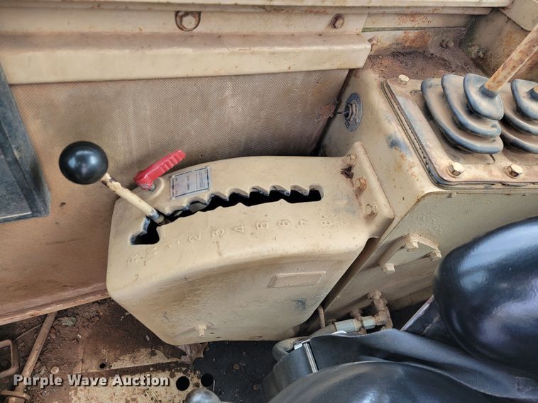 image for item KB9941 1985 Caterpillar 621B  conventional scraper