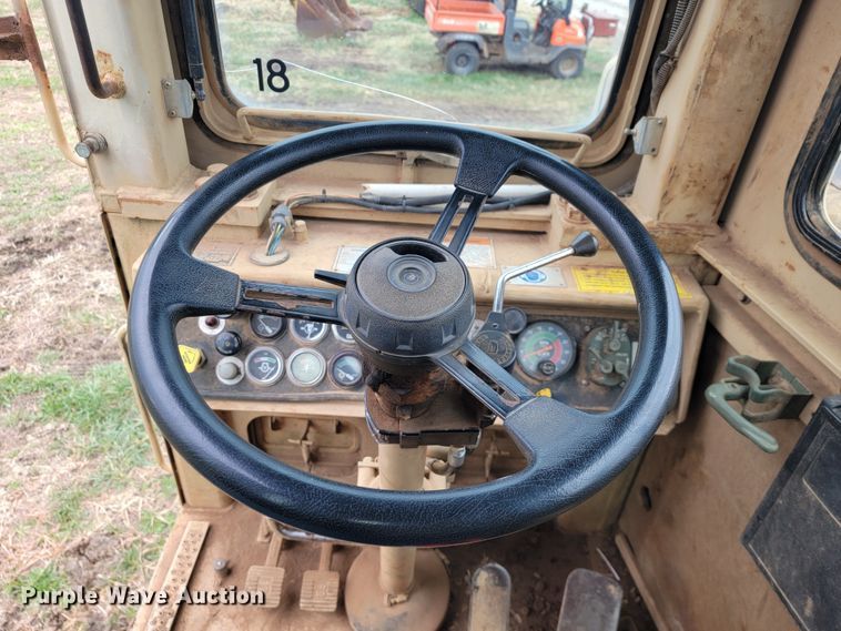 image for item KB9941 1985 Caterpillar 621B  conventional scraper