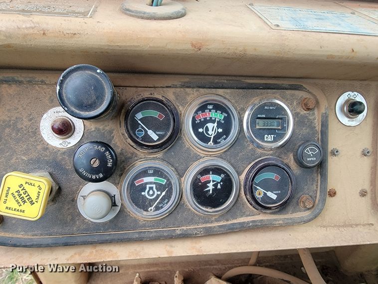 image for item KB9941 1985 Caterpillar 621B  conventional scraper