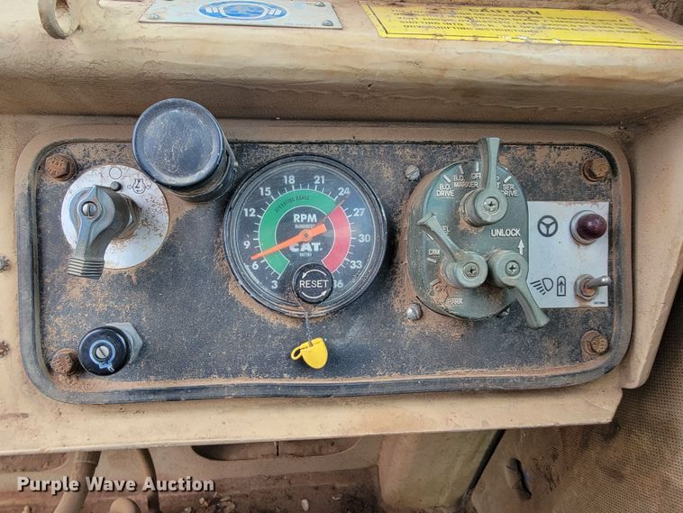 image for item KB9941 1985 Caterpillar 621B  conventional scraper