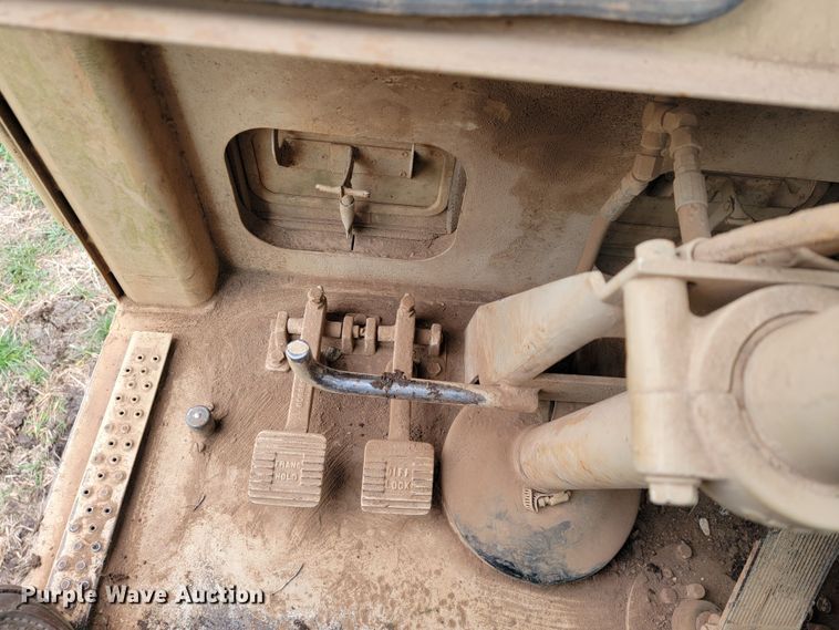 image for item KB9941 1985 Caterpillar 621B  conventional scraper