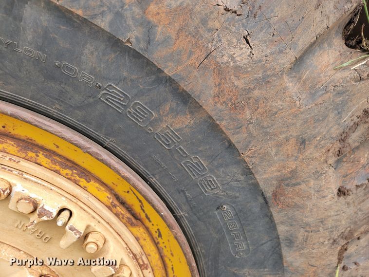 image for item KB9941 1985 Caterpillar 621B  conventional scraper