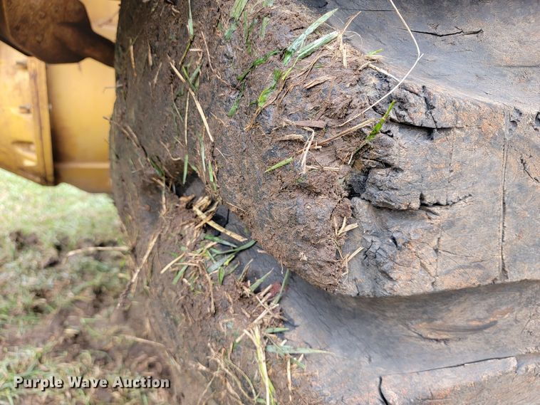 image for item KB9941 1985 Caterpillar 621B  conventional scraper