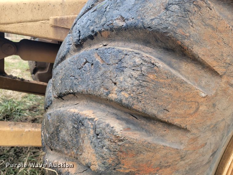 image for item KB9941 1985 Caterpillar 621B  conventional scraper