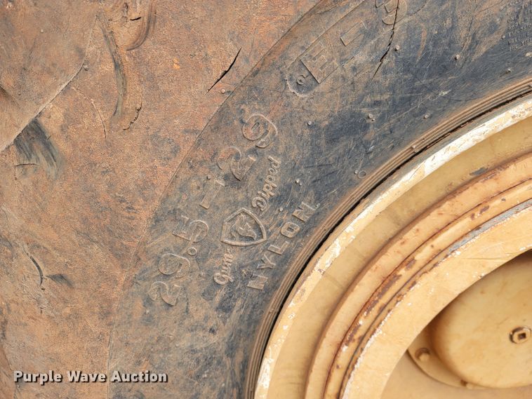 image for item KB9941 1985 Caterpillar 621B  conventional scraper