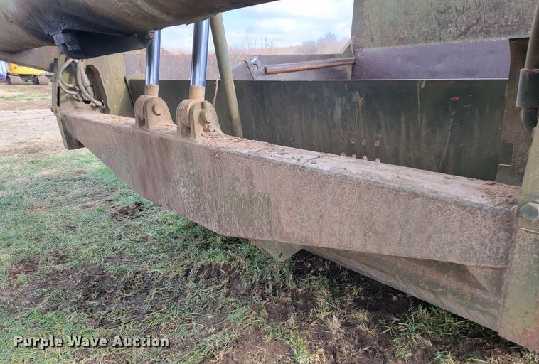 image for item KB9942 1984 Caterpillar 621B  conventional scraper