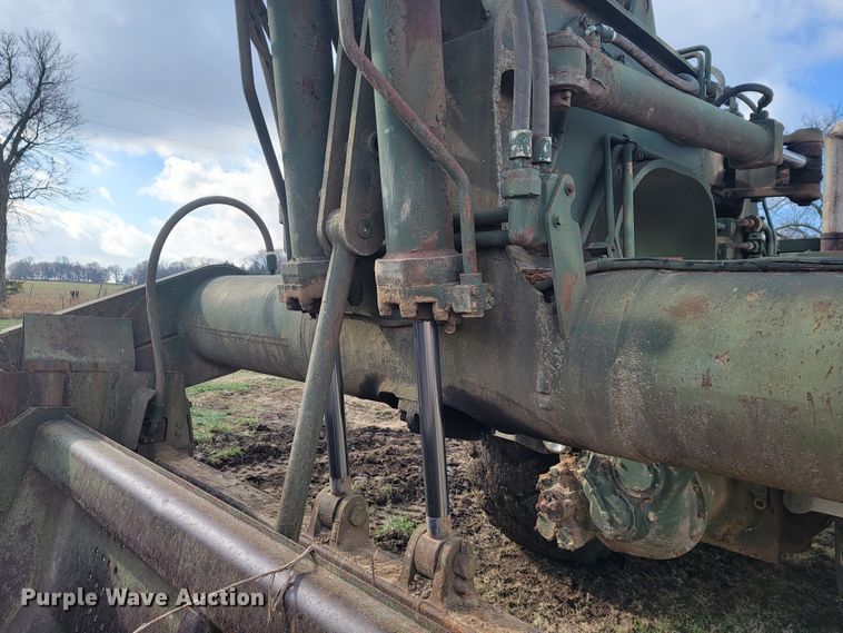 image for item KB9942 1984 Caterpillar 621B  conventional scraper