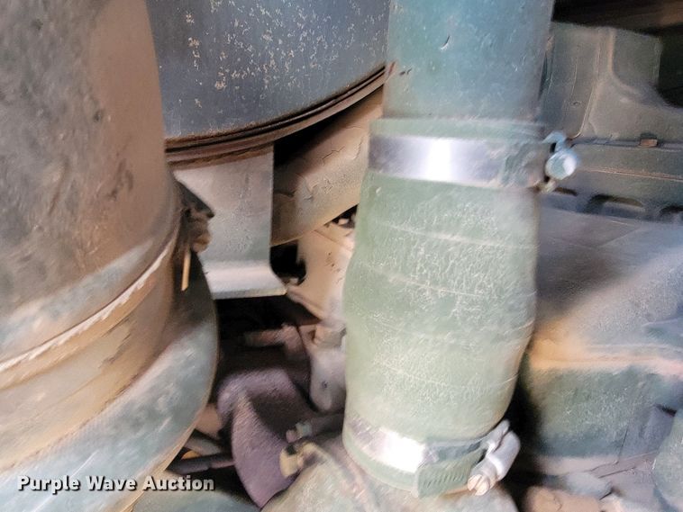 image for item KB9942 1984 Caterpillar 621B  conventional scraper