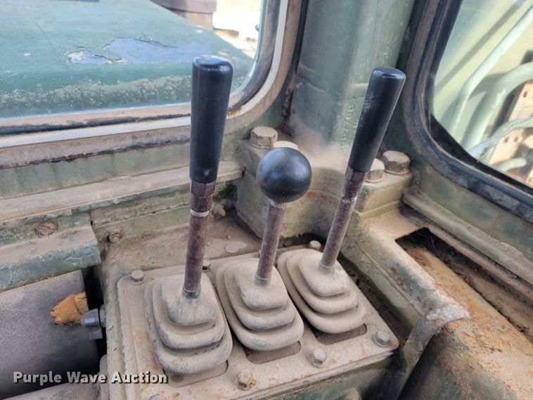 image for item KB9942 1984 Caterpillar 621B  conventional scraper