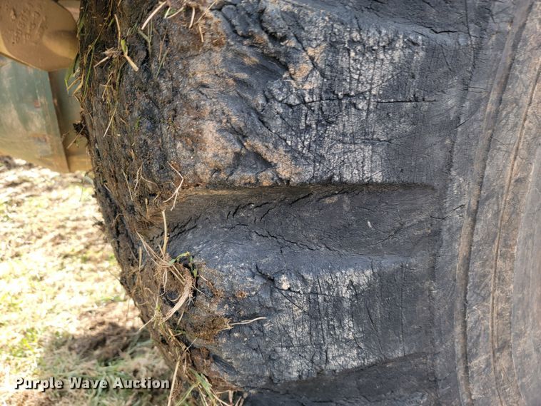 image for item KB9942 1984 Caterpillar 621B  conventional scraper