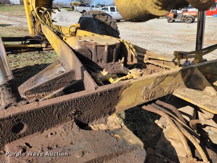 image for item KB9943 Komatsu GD705A-4  motor grader