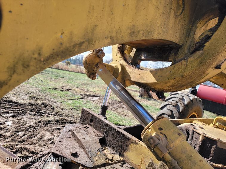 image for item KB9943 Komatsu GD705A-4  motor grader