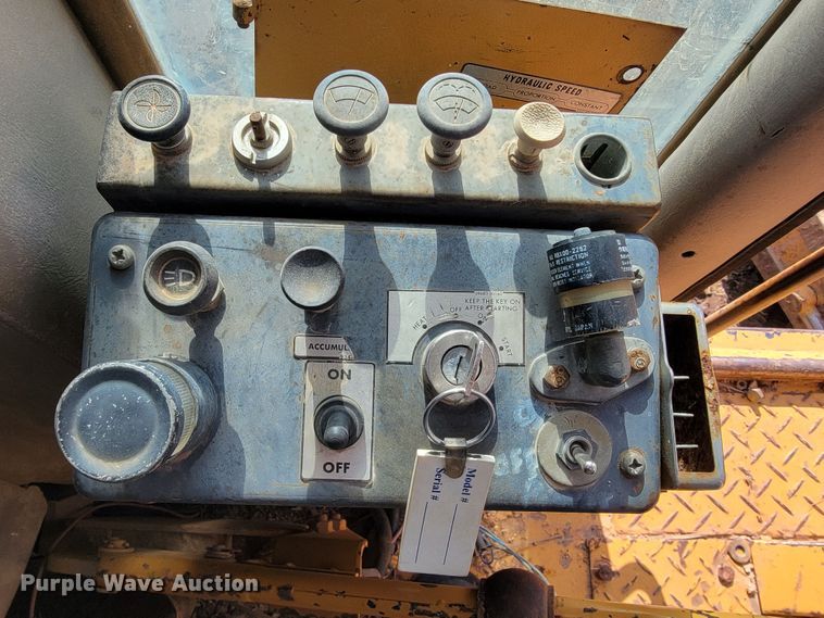 image for item KB9943 Komatsu GD705A-4  motor grader