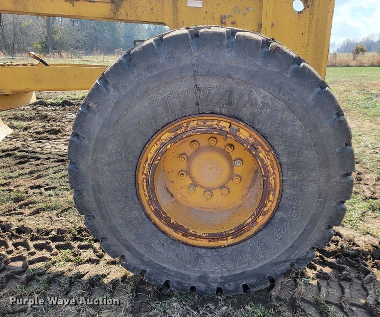 image for item KB9943 Komatsu GD705A-4  motor grader