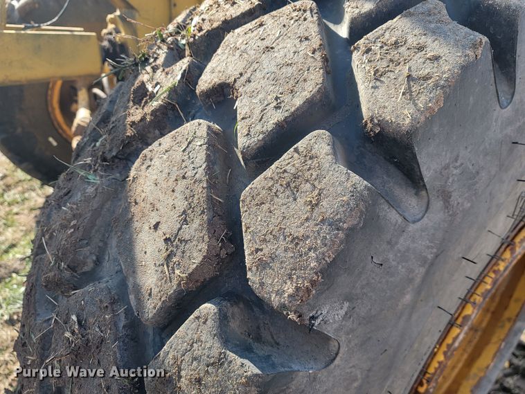 image for item KB9943 Komatsu GD705A-4  motor grader