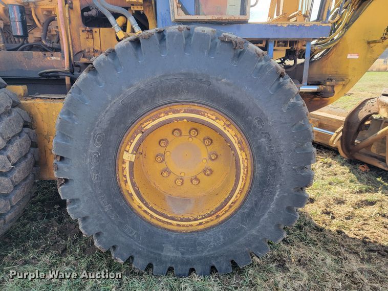 image for item KB9943 Komatsu GD705A-4  motor grader