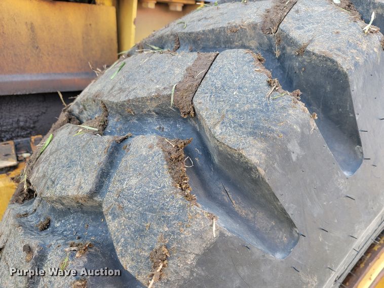 image for item KB9943 Komatsu GD705A-4  motor grader