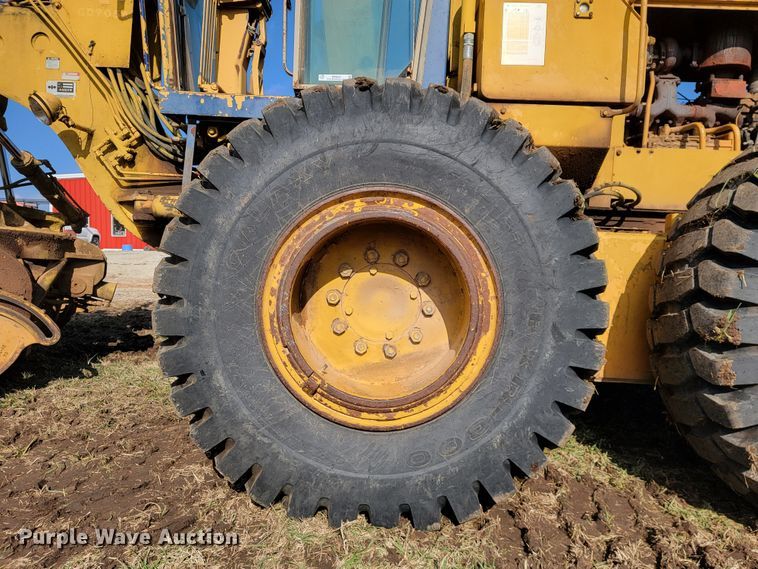 image for item KB9943 Komatsu GD705A-4  motor grader