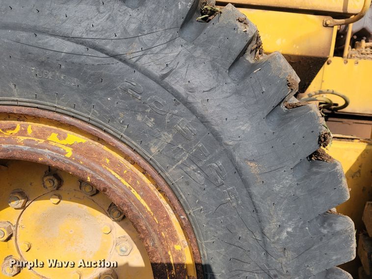 image for item KB9943 Komatsu GD705A-4  motor grader