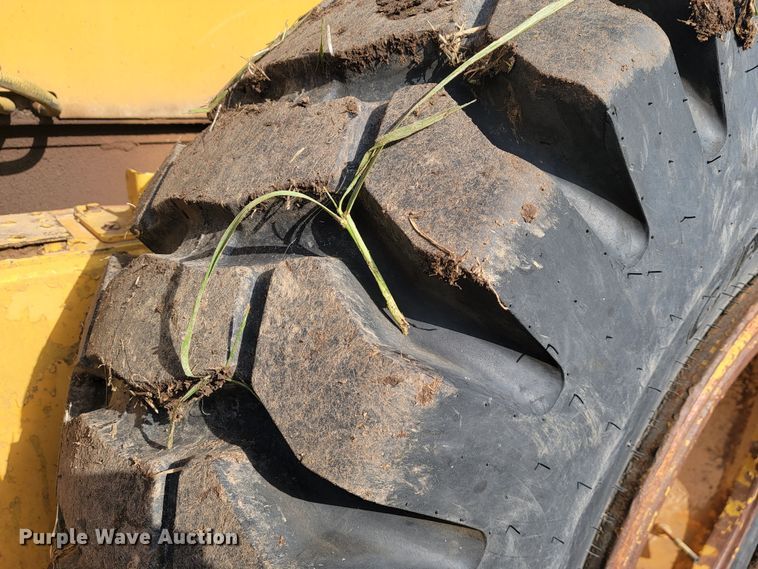 image for item KB9943 Komatsu GD705A-4  motor grader