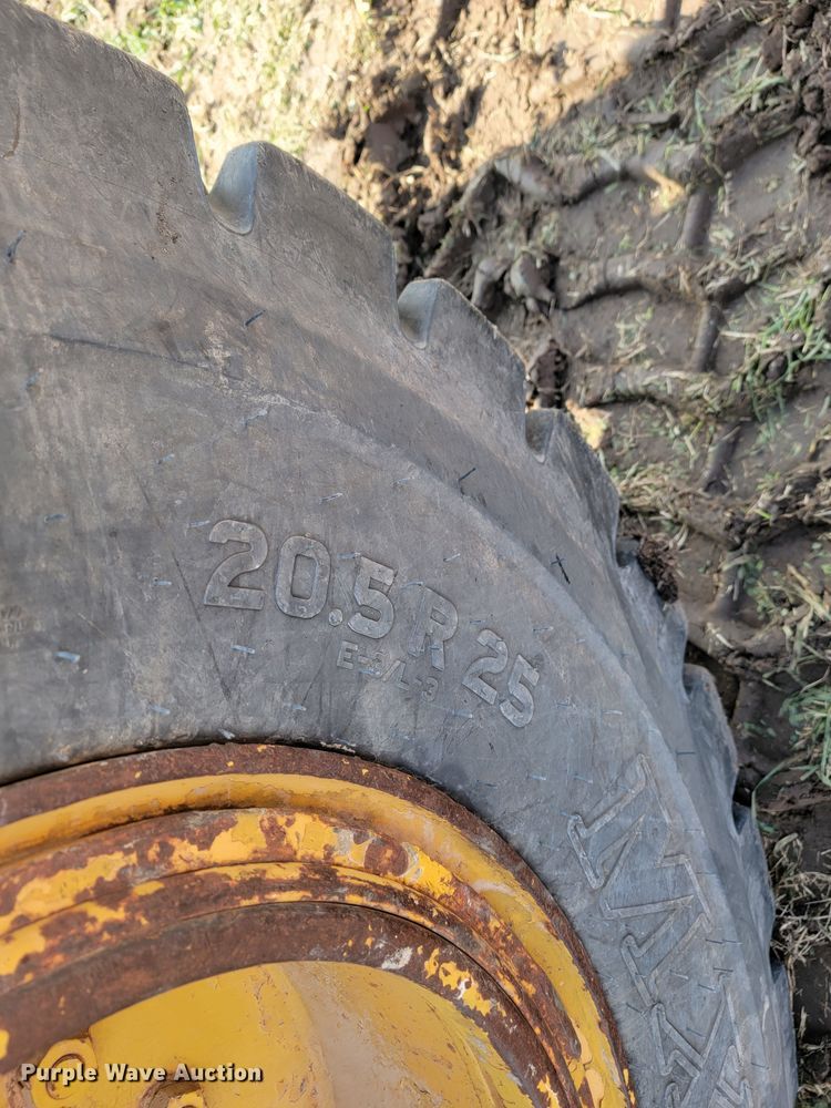 image for item KB9943 Komatsu GD705A-4  motor grader