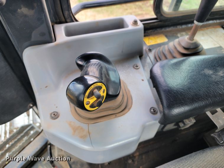 image for item KB9944 2014 Komatsu D51EX-22  dozer