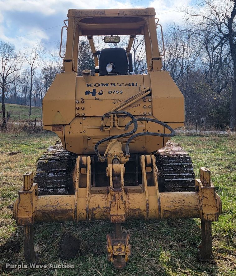 image for item KB9945 Komatsu D75S  track loader