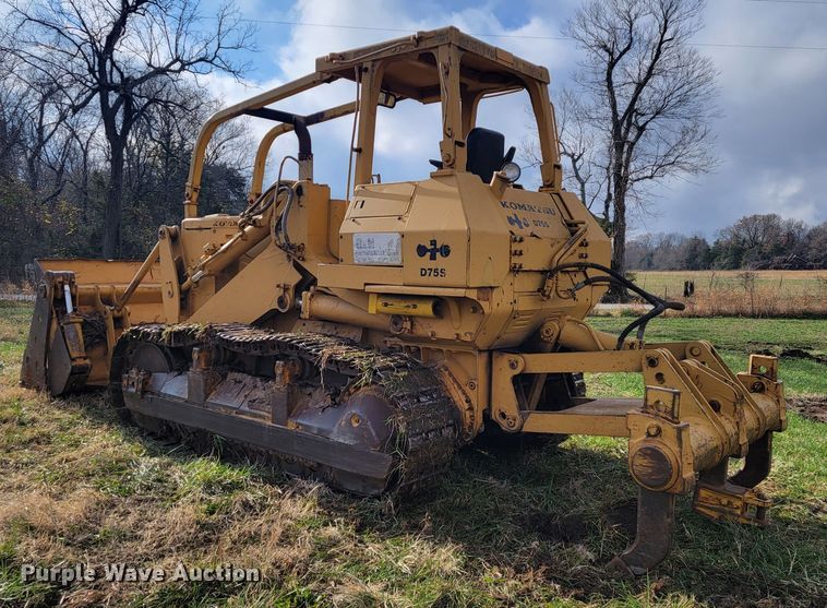 image for item KB9945 Komatsu D75S  track loader