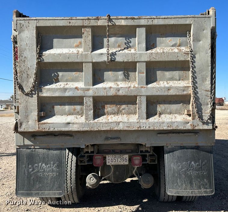 image for item KC9390 1991 Freightliner FLD  dump truck