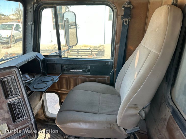 image for item KC9390 1991 Freightliner FLD  dump truck