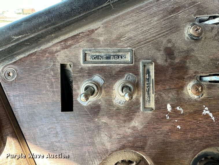 image for item KC9390 1991 Freightliner FLD  dump truck