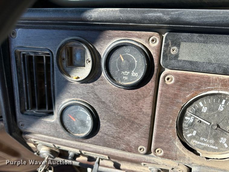 image for item KC9390 1991 Freightliner FLD  dump truck