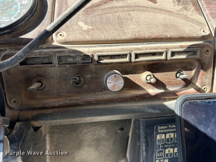 image for item KC9390 1991 Freightliner FLD  dump truck