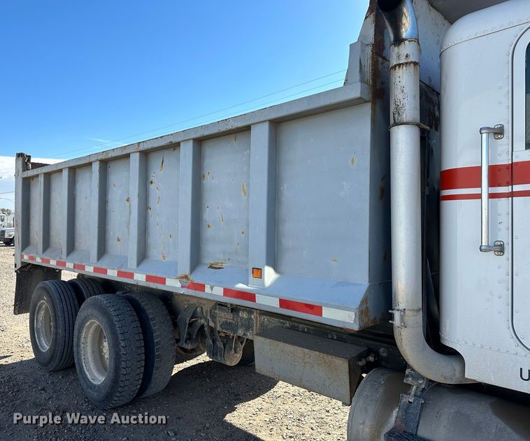 image for item KC9390 1991 Freightliner FLD  dump truck