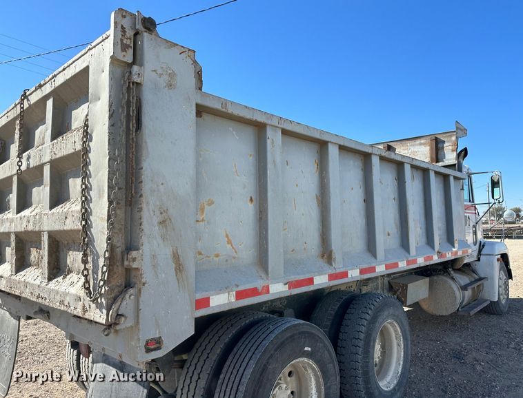 image for item KC9390 1991 Freightliner FLD  dump truck