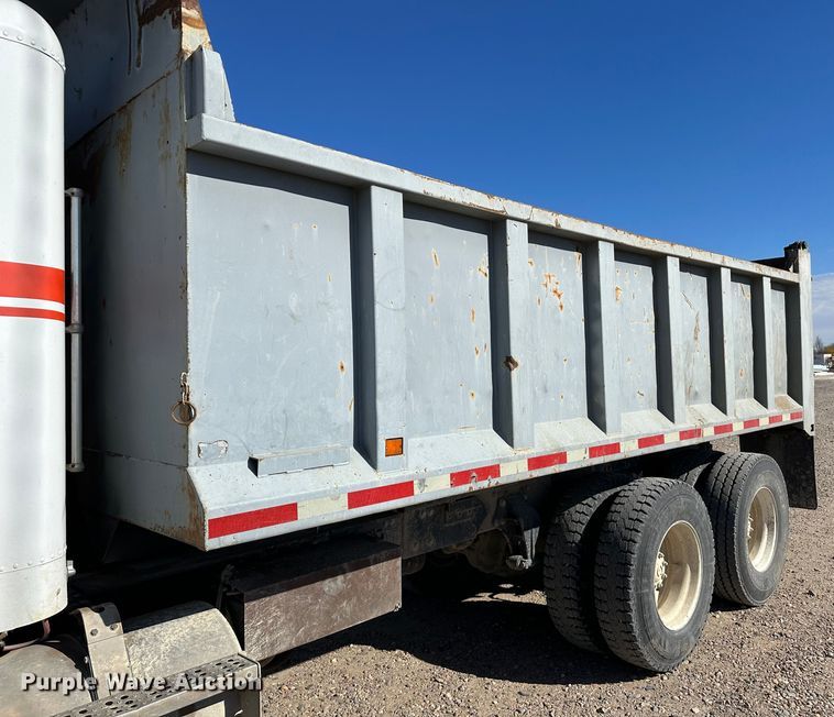 image for item KC9390 1991 Freightliner FLD  dump truck