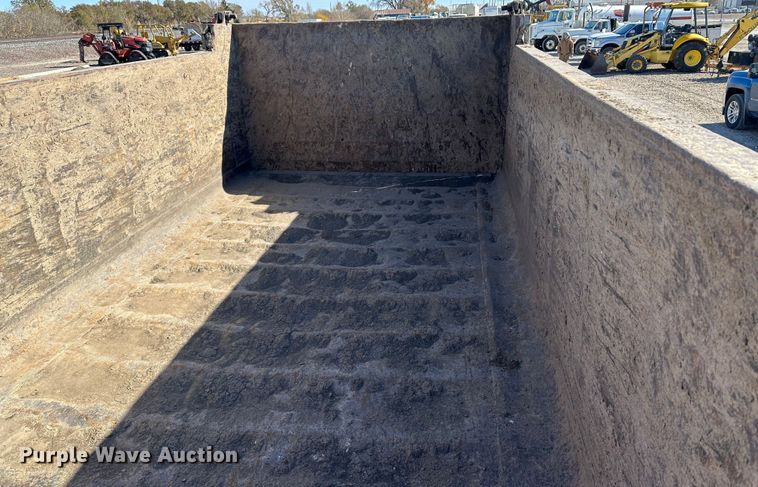 image for item KC9390 1991 Freightliner FLD  dump truck