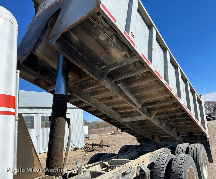 image for item KC9390 1991 Freightliner FLD  dump truck